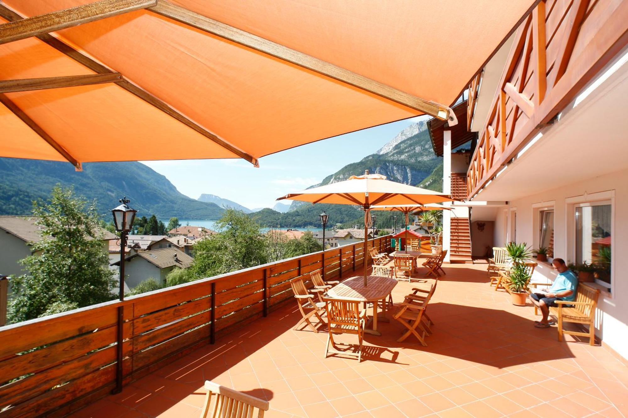 Hotel Garni Villanova Molveno Exteriör bild